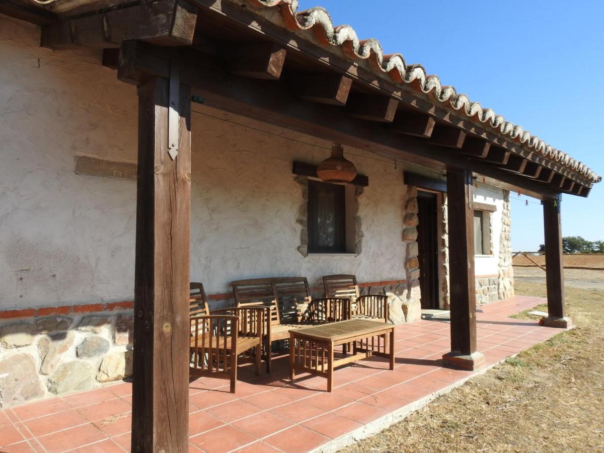 Eco-Lodge En La Reserva Privada Campanarios De Azaba - Proyecto De Conservacion Espeja Eksteriør bilde