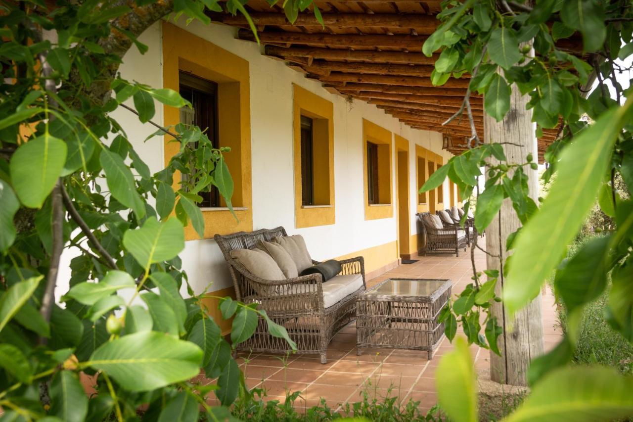 Eco-Lodge En La Reserva Privada Campanarios De Azaba - Proyecto De Conservacion Espeja Eksteriør bilde