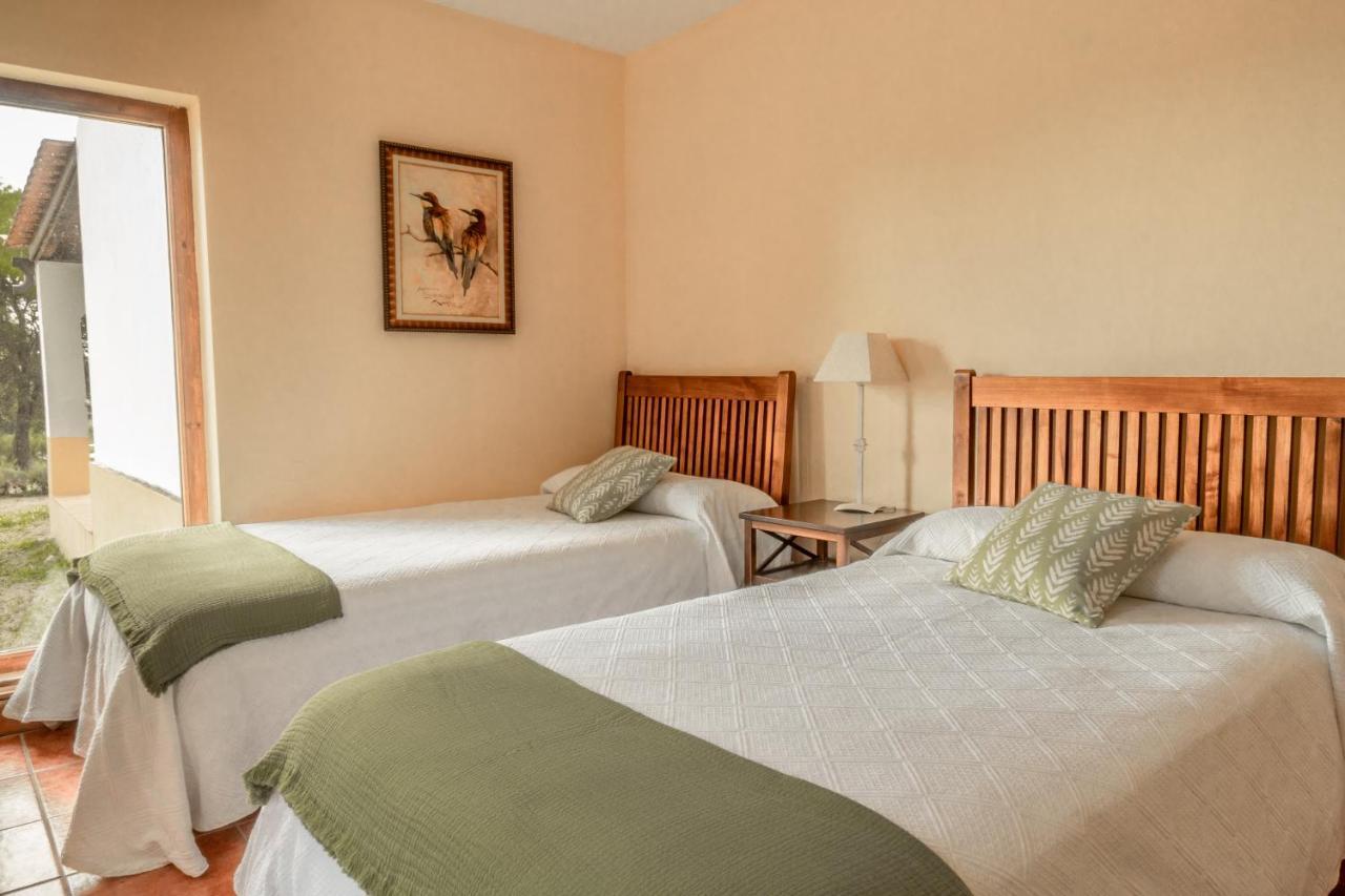 Eco-Lodge En La Reserva Privada Campanarios De Azaba - Proyecto De Conservacion Espeja Eksteriør bilde