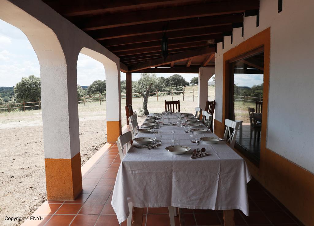 Eco-Lodge En La Reserva Privada Campanarios De Azaba - Proyecto De Conservacion Espeja Eksteriør bilde
