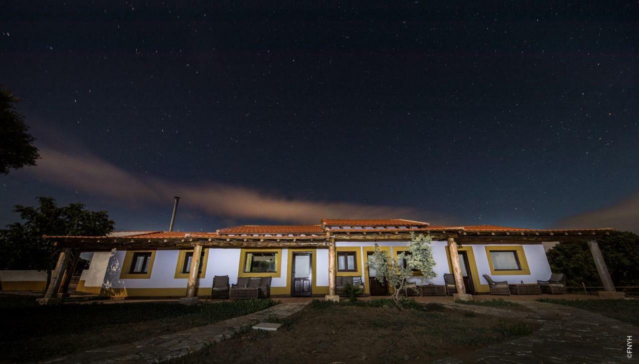 Eco-Lodge En La Reserva Privada Campanarios De Azaba - Proyecto De Conservacion Espeja Eksteriør bilde